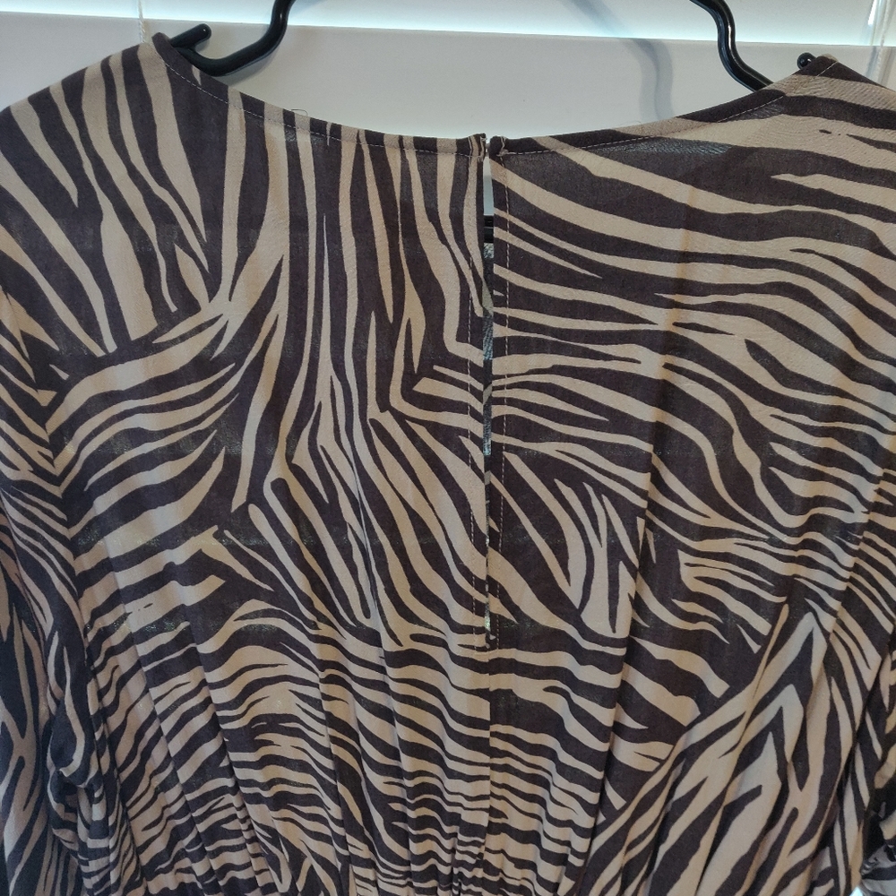 Dress - Picture 3 of 4